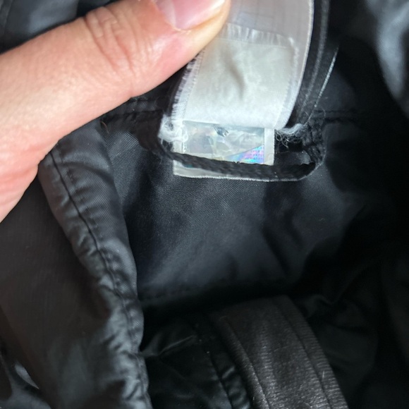 The North Face Kids Black Puffer Jacket lightweight - Picture 5 of 6